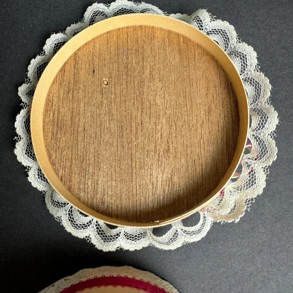 Vintage Round Lace Satin Roses Small Jewelry Trinket  Box